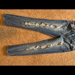 Destroyed skinny jeans